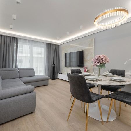 Elegant Apartment With Balcony By The Oder River In Wroclaw By Renters Prestige 외부 사진