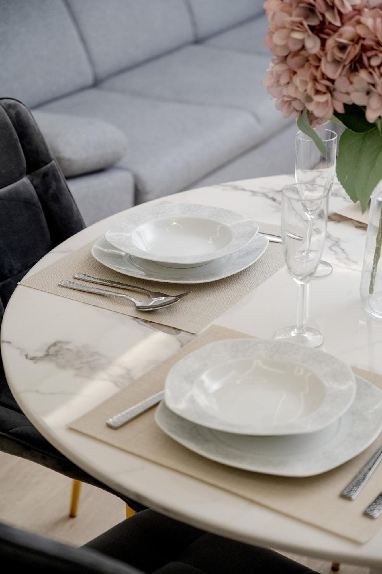 Elegant Apartment With Balcony By The Oder River In Wroclaw By Renters Prestige 외부 사진