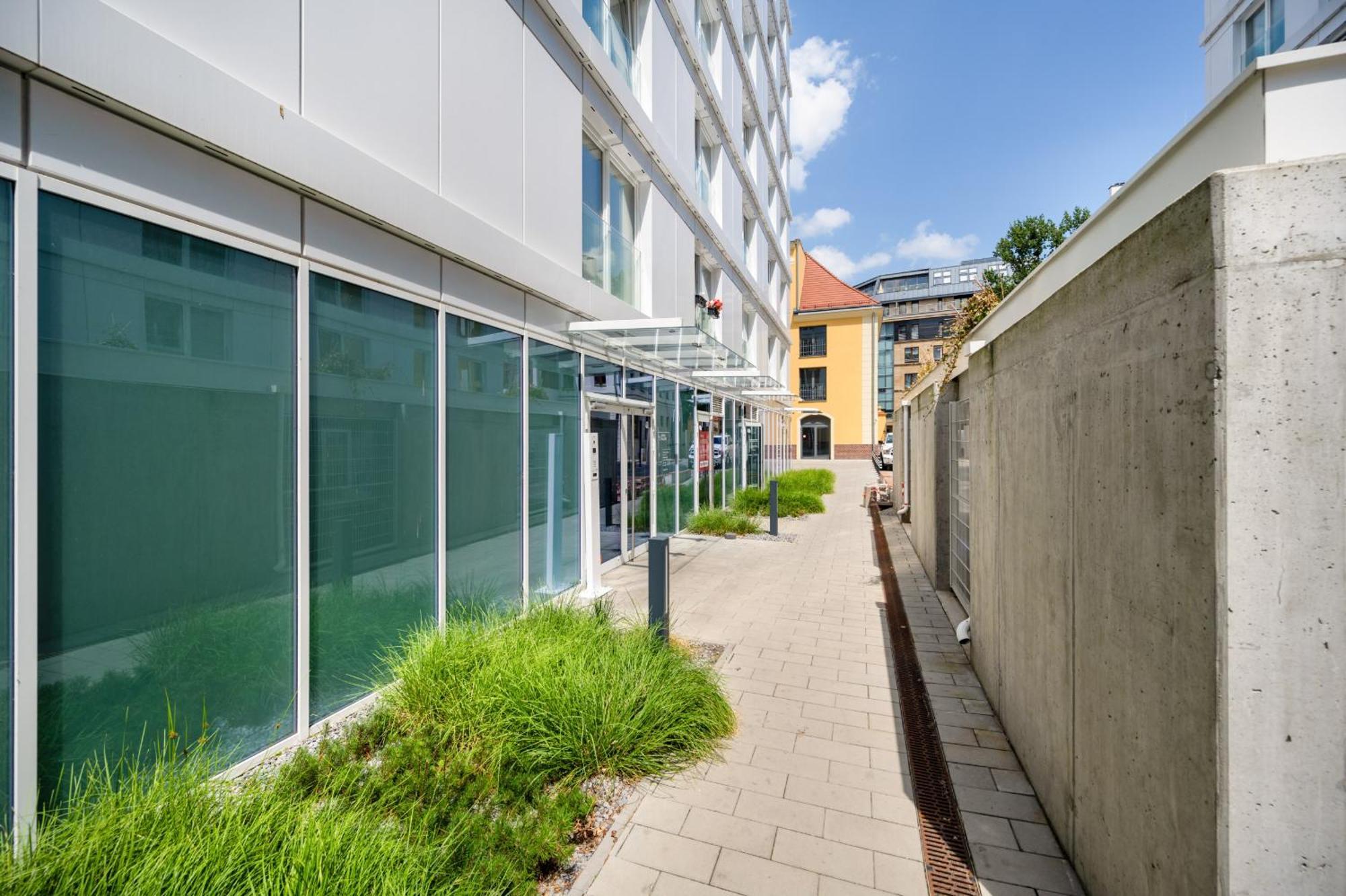 Elegant Apartment With Balcony By The Oder River In Wroclaw By Renters Prestige 외부 사진