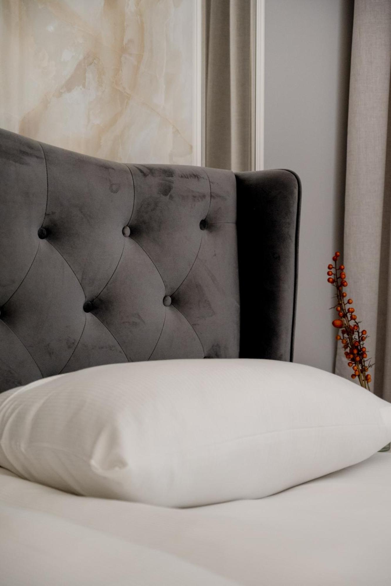 Elegant Apartment With Balcony By The Oder River In Wroclaw By Renters Prestige 외부 사진