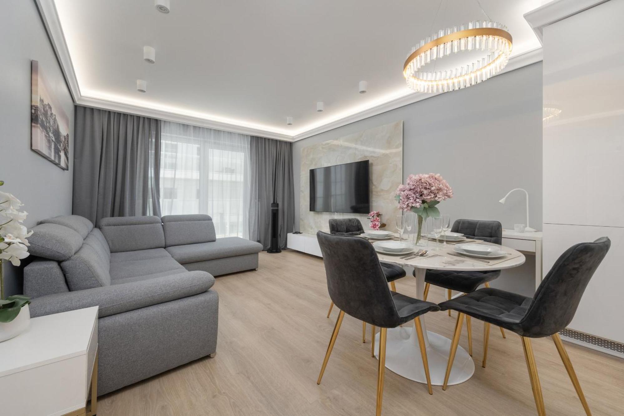Elegant Apartment With Balcony By The Oder River In Wroclaw By Renters Prestige 외부 사진
