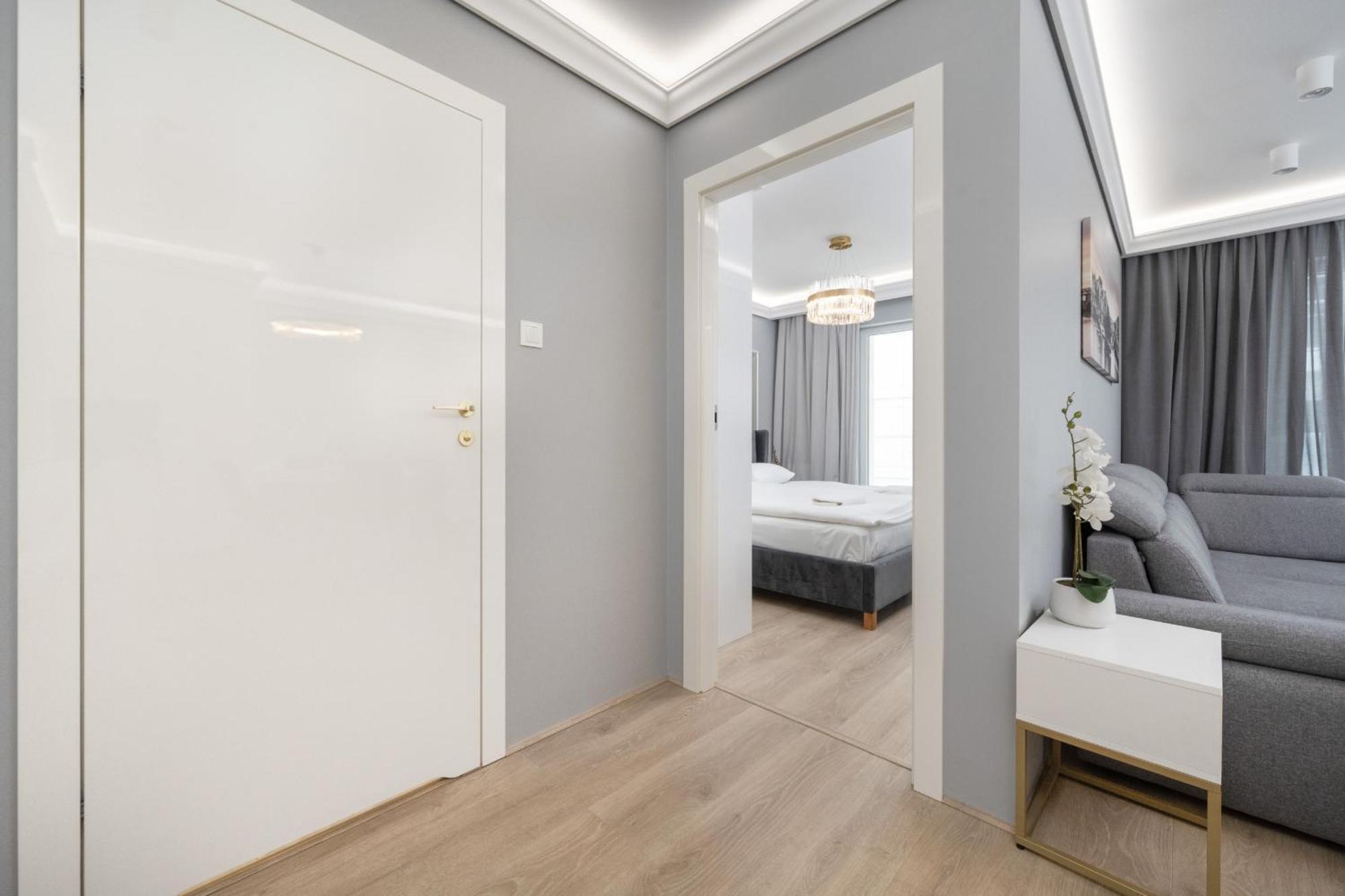 Elegant Apartment With Balcony By The Oder River In Wroclaw By Renters Prestige 외부 사진