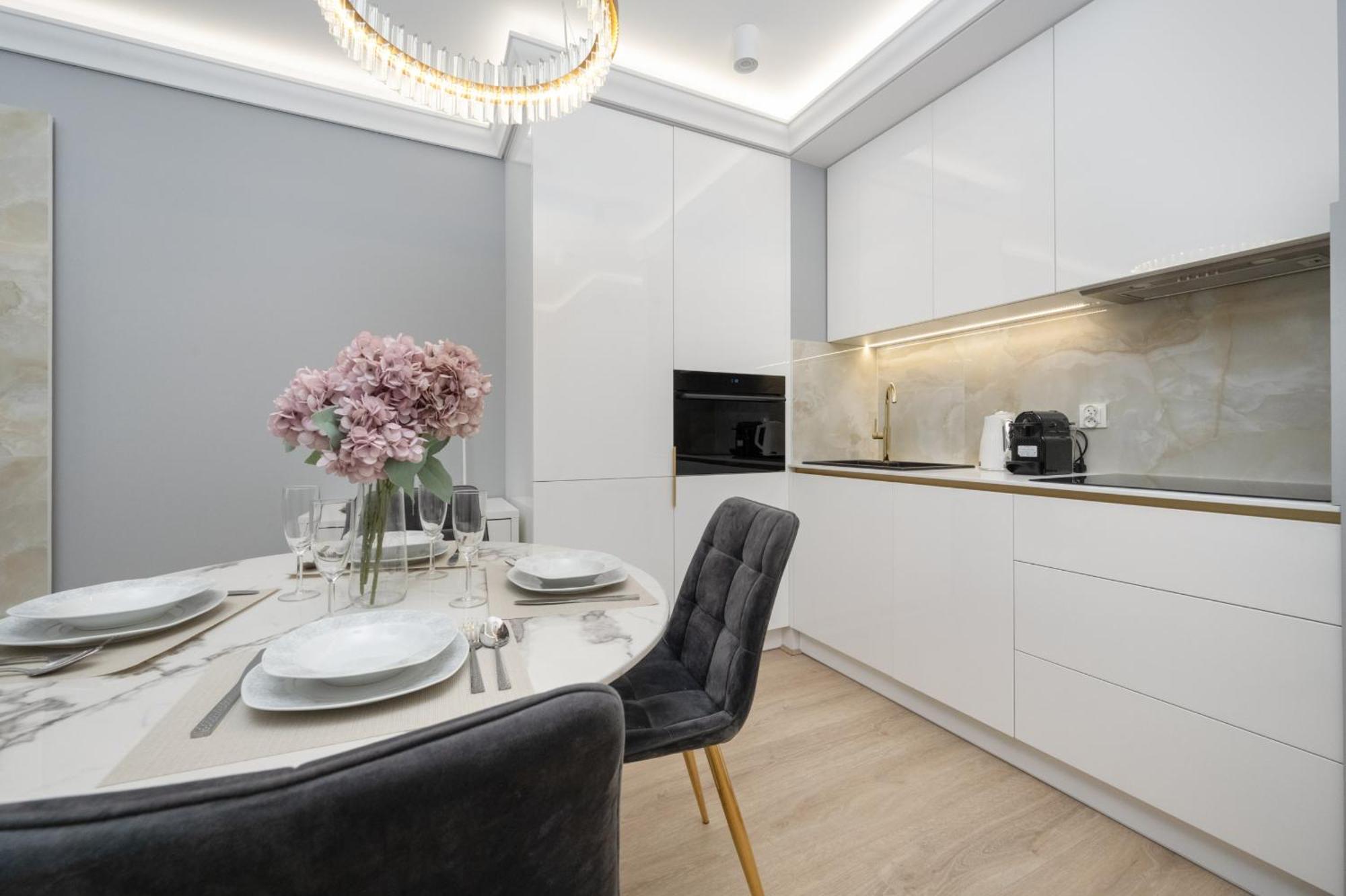 Elegant Apartment With Balcony By The Oder River In Wroclaw By Renters Prestige 외부 사진