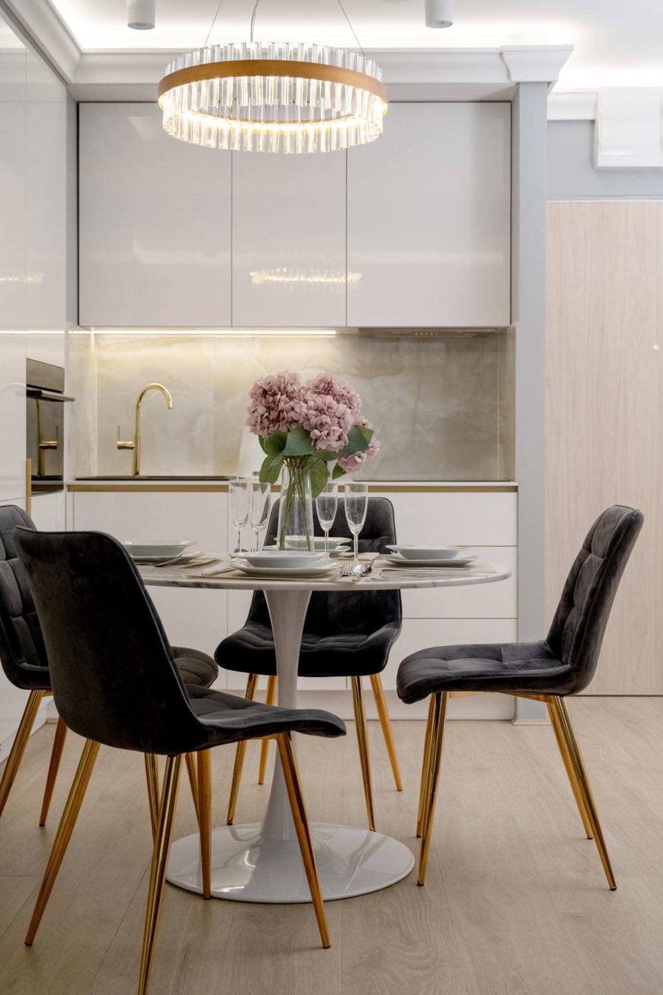 Elegant Apartment With Balcony By The Oder River In Wroclaw By Renters Prestige 외부 사진