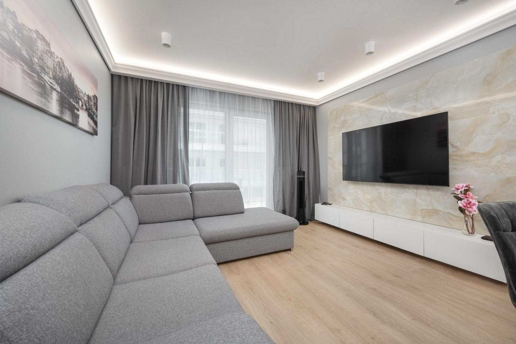 Elegant Apartment With Balcony By The Oder River In Wroclaw By Renters Prestige 외부 사진