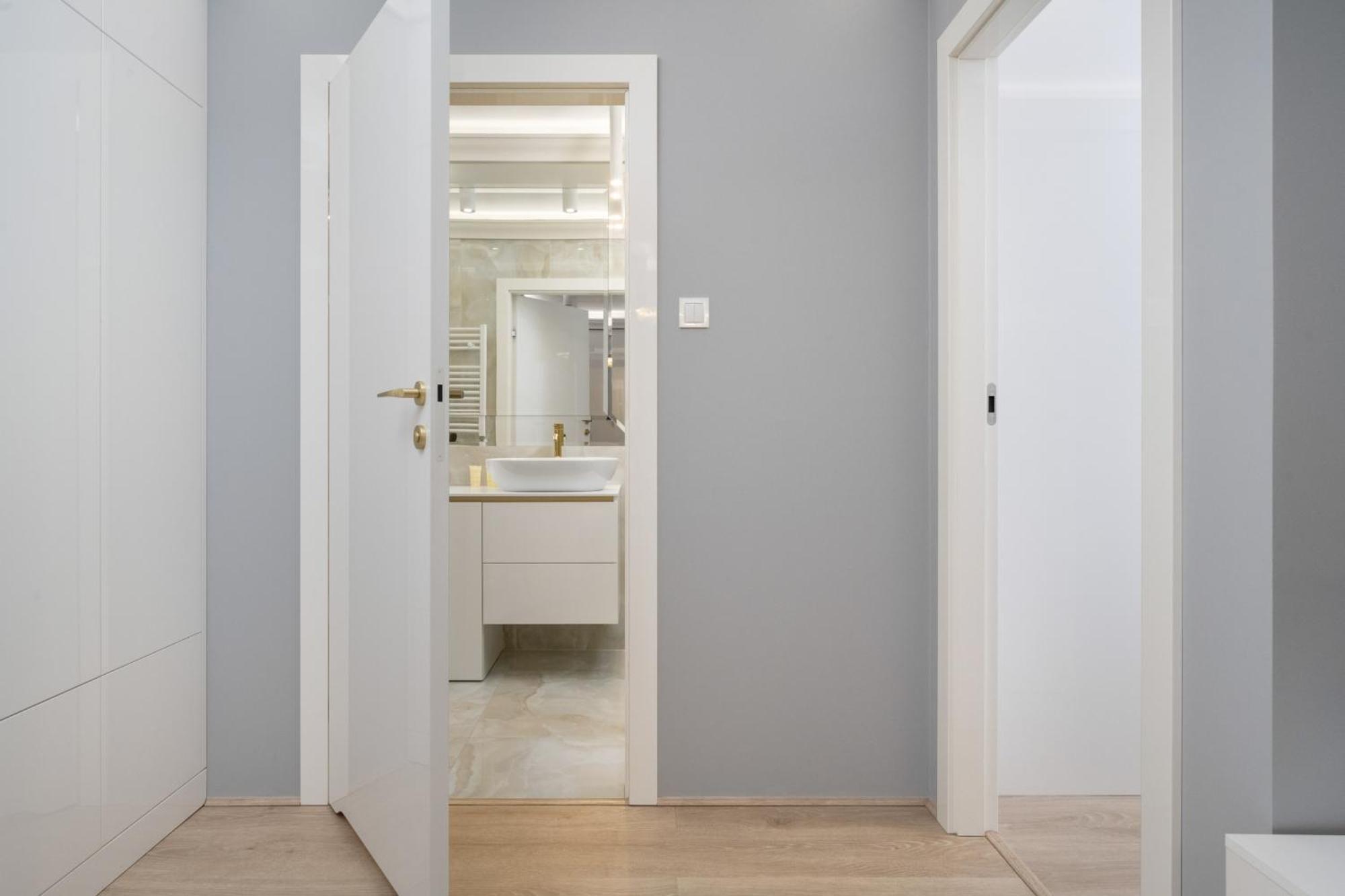 Elegant Apartment With Balcony By The Oder River In Wroclaw By Renters Prestige 외부 사진