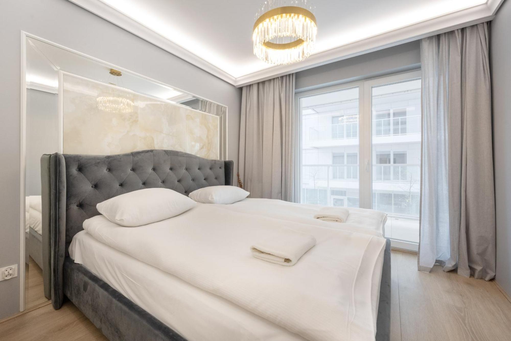 Elegant Apartment With Balcony By The Oder River In Wroclaw By Renters Prestige 외부 사진
