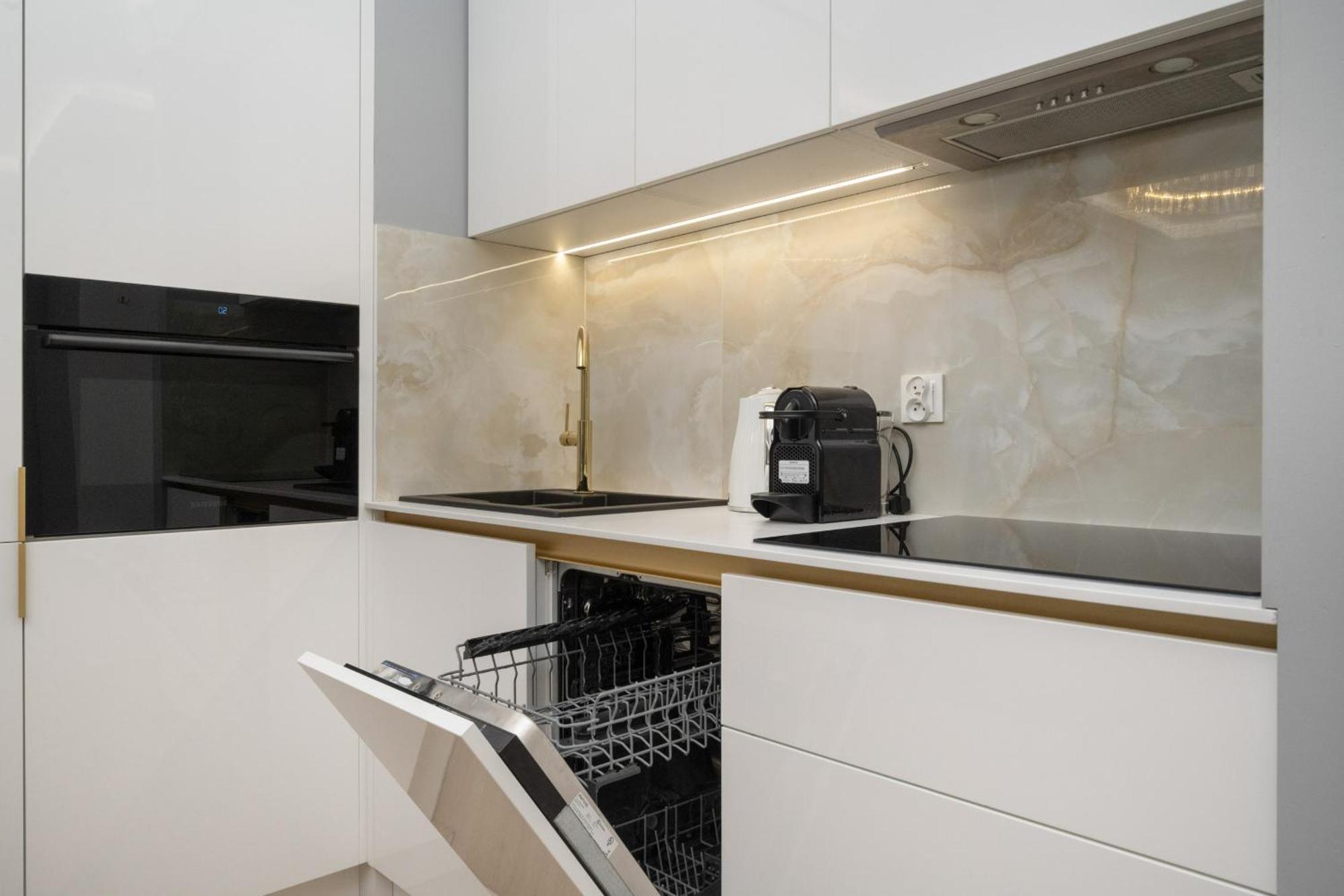 Elegant Apartment With Balcony By The Oder River In Wroclaw By Renters Prestige 외부 사진